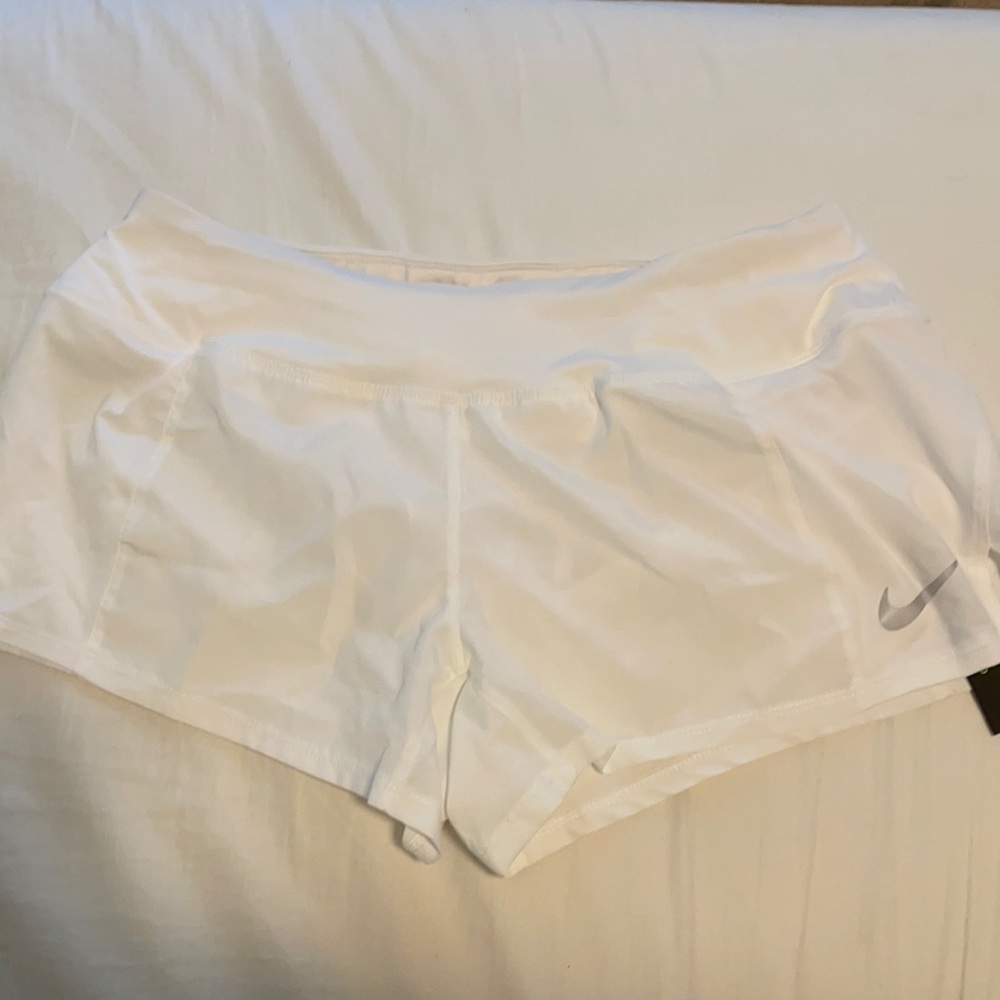 BRAND NEW WHITE NIKE ATHLETIC SHORTS SIZE M